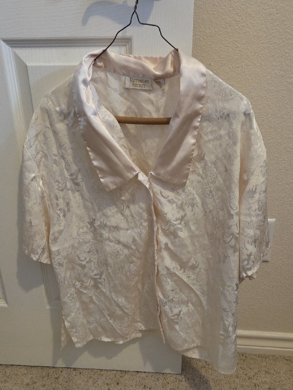 Victoria's Secret Ivory Satin Jacquard Short Sleeve Blouse